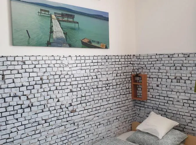 Bed & Breakfast Kid Família Panzió Balatonszarszo